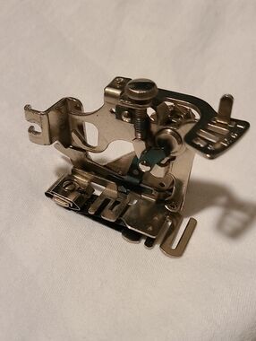 Singer Sewing Foot #160629, Ruffler Slant Shank Foot USA, Sewing Machine  Ruffle